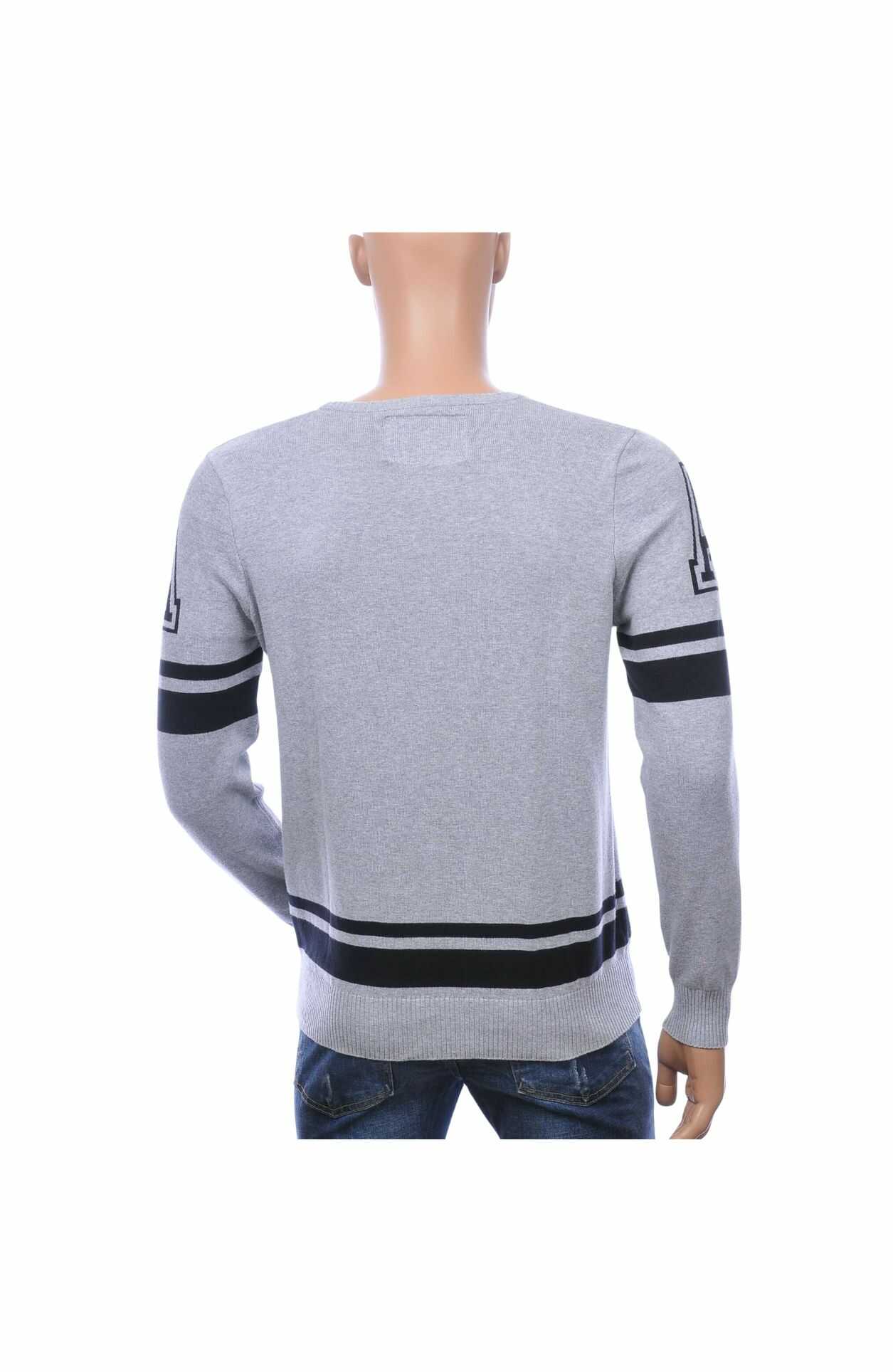Alcott heren trui, Alcott sweater grijs, slim fit heren trui, fijn gebreide heren trui, heren trui ronde hals, Alcott LAX trui heren, trendy grijze heren sweater, slim fit streetwear trui heren, casual heren trui katoenmix, moderne heren sweater met print, heren trui kopen, Alcott trui online bestellen, slim fit sweater heren aanbieding, trendy heren kleding, online wintertrui kopen, wintertrui kopen in Nijmegen, Goedkoop heren wintertrui, Charra, heren Kleding in Nijmegen, CHARRA, ZARA, COEF, CHASIN, WAM DENIM