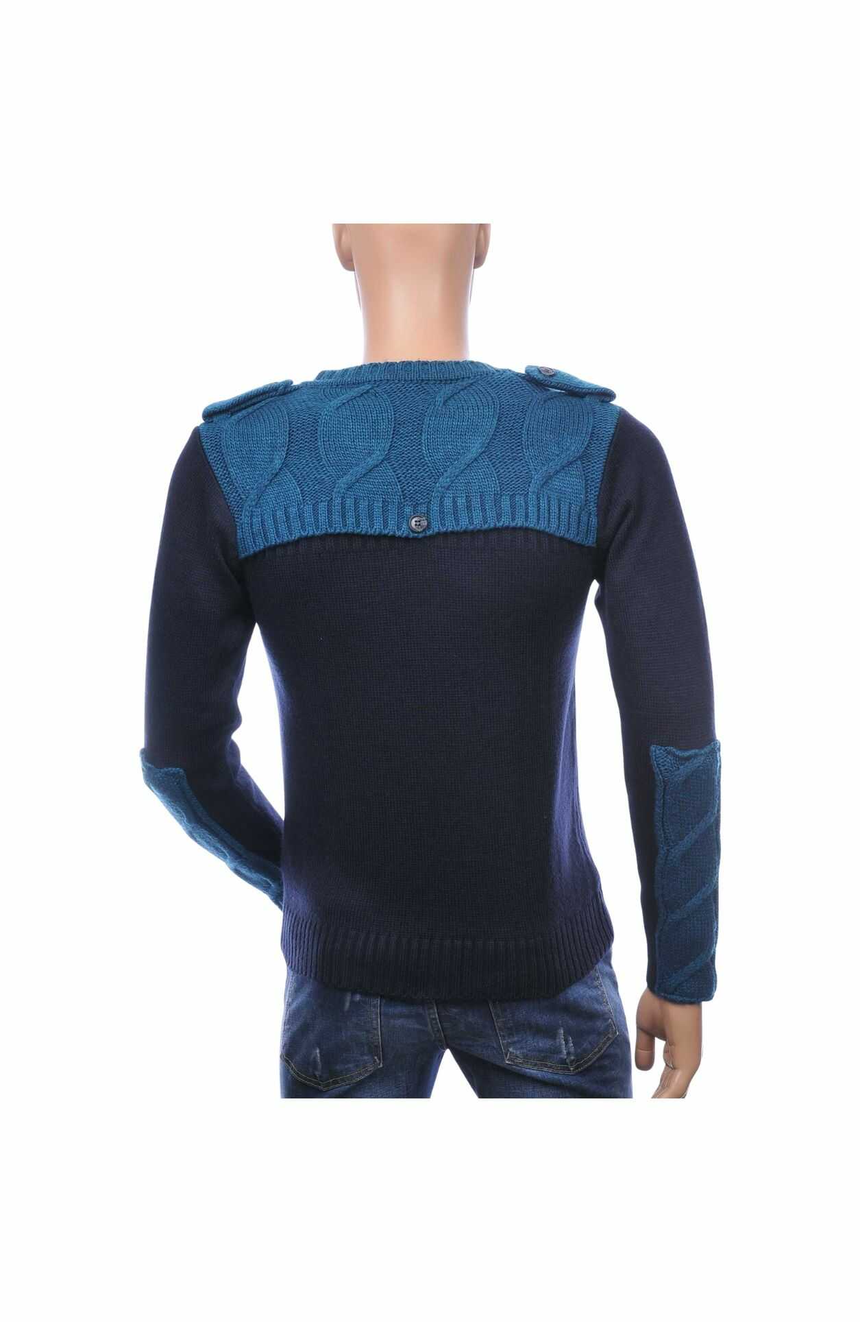 Polim & Pier trui heren, Grof gebreide heren trui, Heren kabeltrui navy, Gebreide wintertrui heren, Heren sweater wolmix, Trendy heren sweater, Streetwear heren trui, Warme heren trui winter, Gebreide trui ronde hals, Luxe heren knitwear, online trui kopen, trui kopen in Nijmegen, Goedkoop heren trui kopen, Heren Truien, Slim Fit Truien, Charra, heren Kleding in Nijmegen