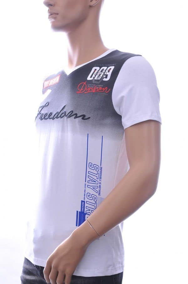CLUB JU Les Designers Ci-Borg Philipp Plein PRADA Louis Vuitton GUCCI VERSACE KENZO Dsquared2 Levi's CHASIN G-STAR DOLCE & GABBANA DIESEL PME LEGEND WAM DENIM LACOSTE allover modern dessin V-hals Freedom heren T-Shirt Wit