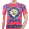 LES DESIGNERS Ronde Hals T-Shirt met Leeuwenkop met Steentjes – Rood