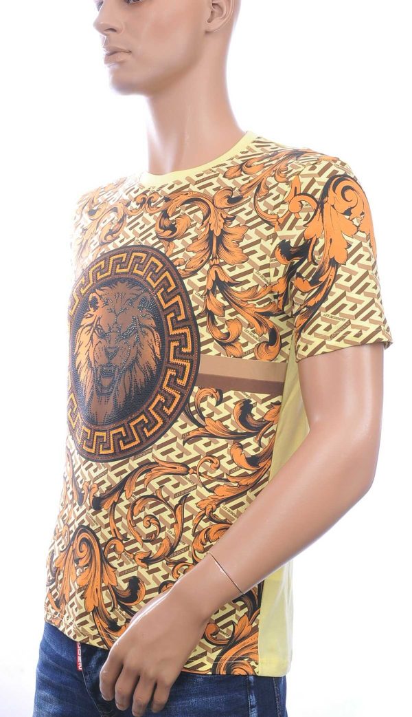 LES DESIGNERS Ronde Hals T-Shirt met Leeuwenkop en Steentjes – Geel