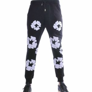 CONTOUR trainingspak heren, Zwart trainingspak bloemen, Heren hoodie bloemenprint, Sweatbroek heren zwart, 2-delig sweat trainingspak, Streetwear trainingspak heren, Casual heren trainingspak, Hoodie met capuchon heren, Trendy heren sweatset, online hoodie kopen, hoodie kopen in Nijmegen, Goedkoop heren hoodie kopen, Heren hoodie, regular Fit hoodie, Charra, heren Kleding in Nijmegen, CHARRA, ZARA, COEF, CHASIN, WAM DENIM, DENIM TEARS