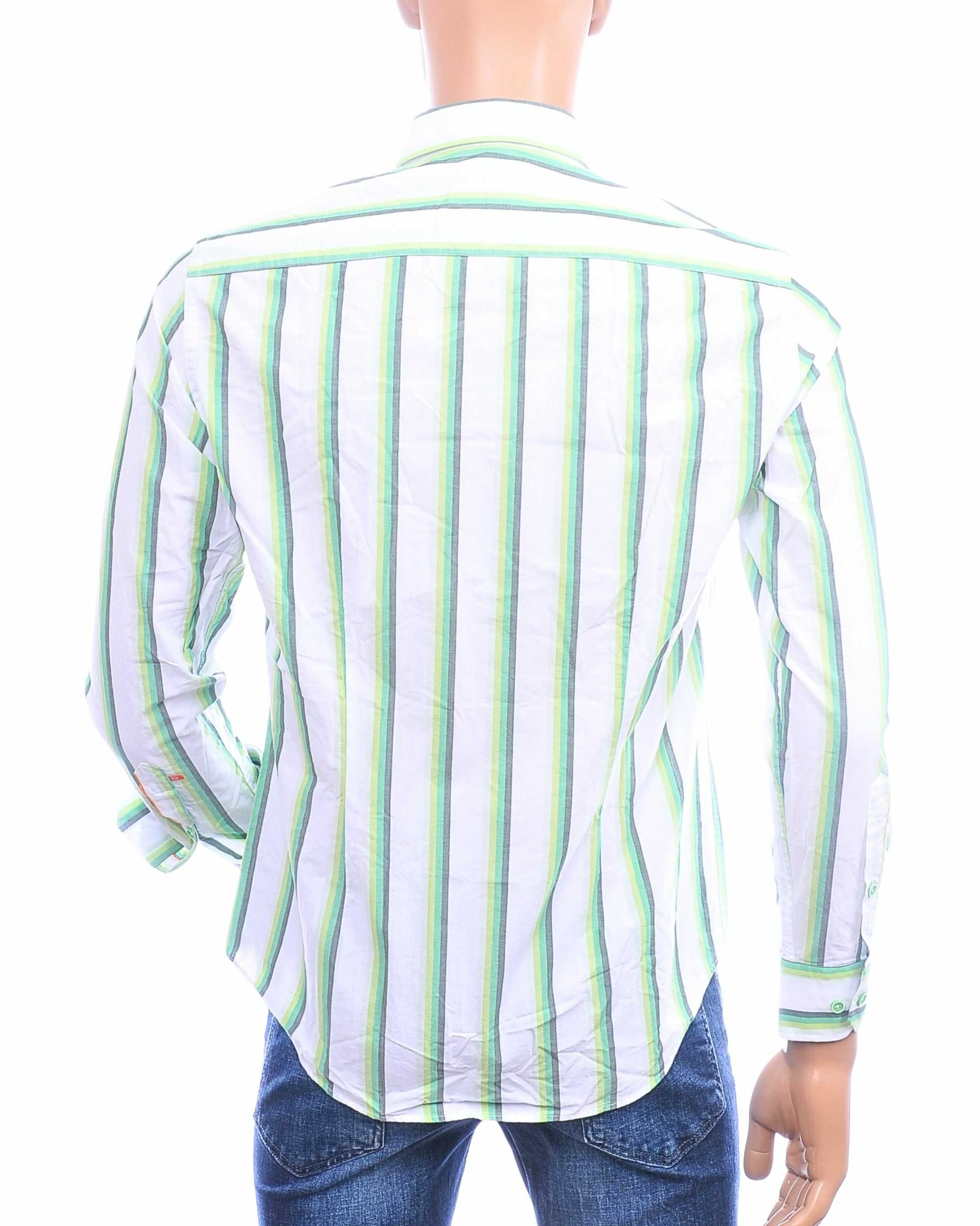 Achterzijde van GABANO Modern Fit herenoverhemd wit groen gestreept met comfortabele pasvorm.